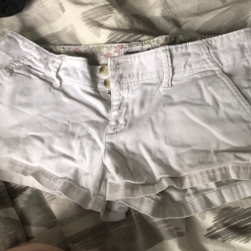 American eagle, size 4 gently worn white shorts